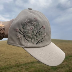 Vyšívaná kšiltovka #003 – písková - první obrázek z galerie