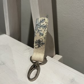 Vyšívaná klíčenka – Vločky - první obrázek z galerie