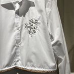 Košile vyšívaná #010 – bílá - druhý obrázek z galerie