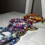 Boho popruh na telefon – oranžovo-zlatá - třetí obrázek z galerie